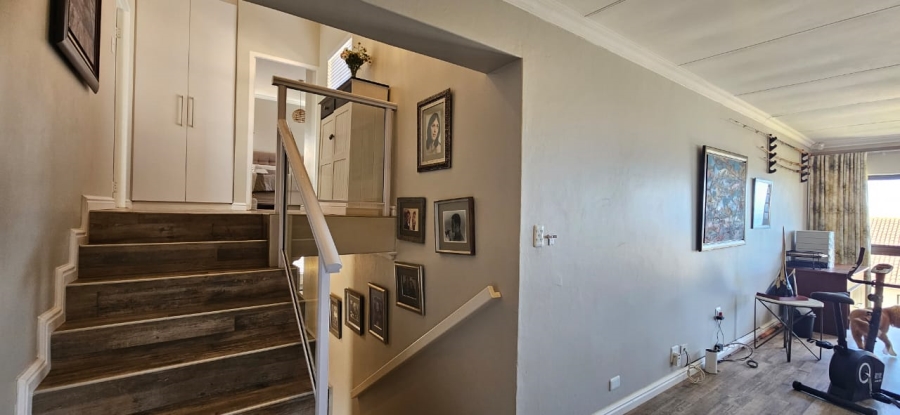 4 Bedroom Property for Sale in Wavecrest Eastern Cape